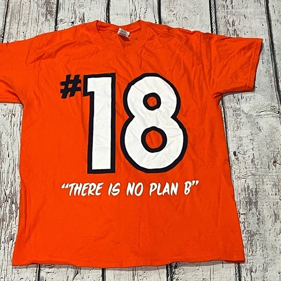 Peyton Manning Denver Broncos NFL Football Spoirts Tee Top Shirt - Picture 2 of 3